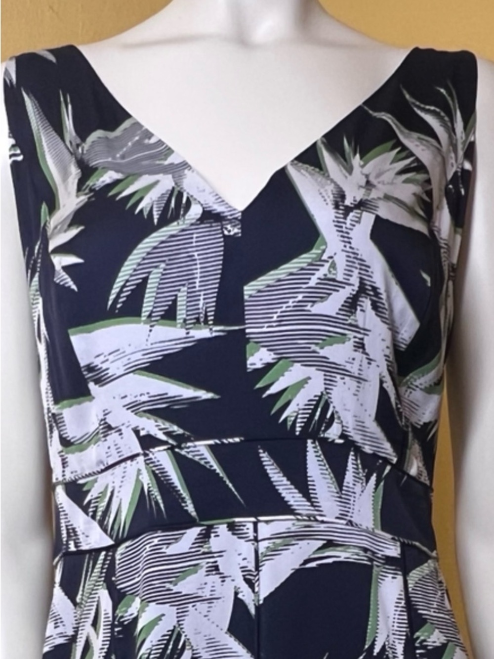 Nordstrom Silk Blend Classiques Entier Navy Tropical-Print V-Neck Midi Dress, 10 - Picture 4 of 10